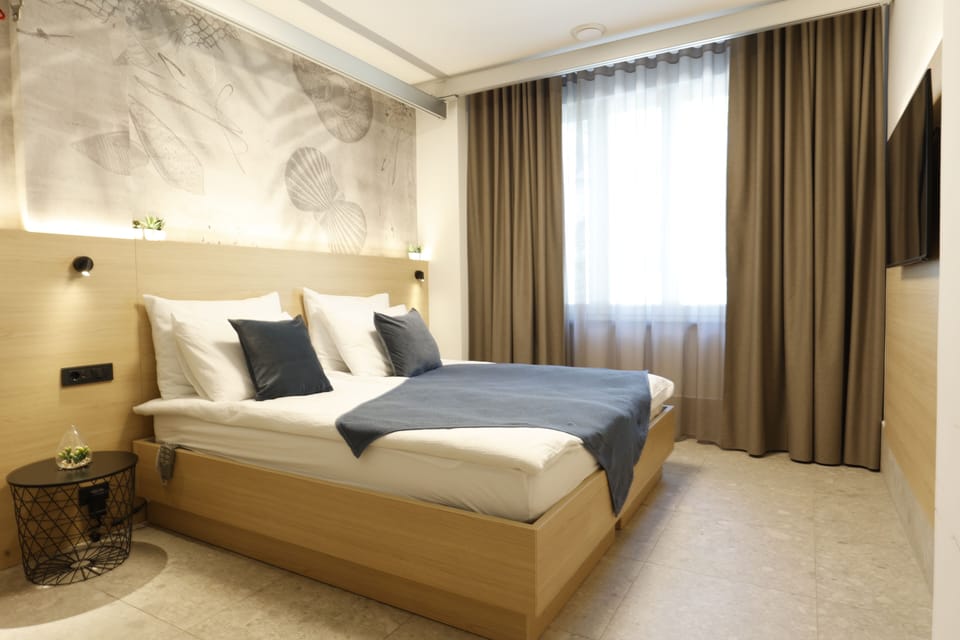 Classic Double Room | Bathroom | Towels