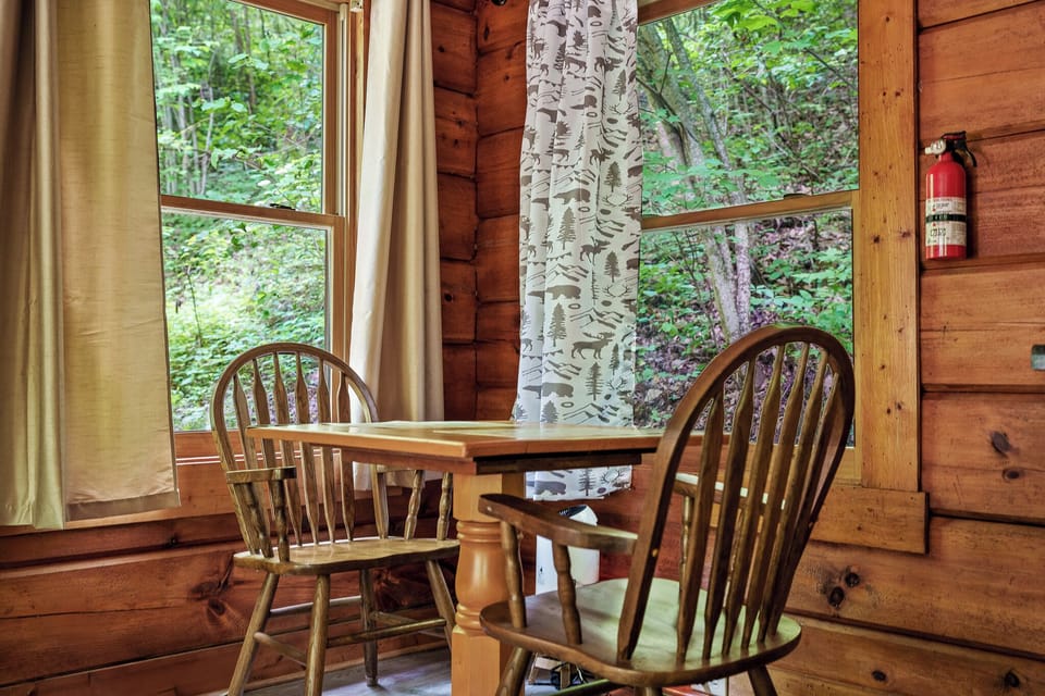 Home-cooked meals + WiFi + forest views = the perfect combo.