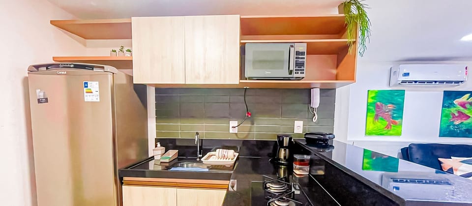 Basic Apartment | Private kitchen | Fridge, microwave, cookware/dishes/utensils
