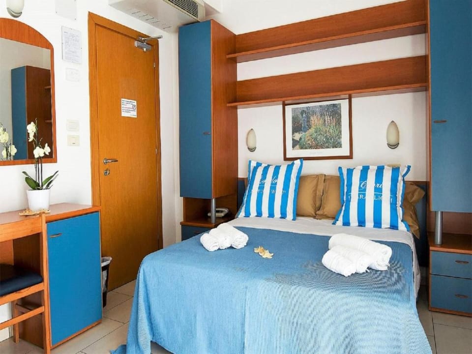 Double or Twin Room | In-room safe, soundproofing, iron/ironing board, free WiFi