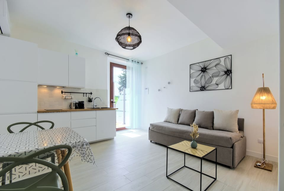 Family Apartment | Private kitchen | Espresso maker, coffee/tea maker, electric kettle