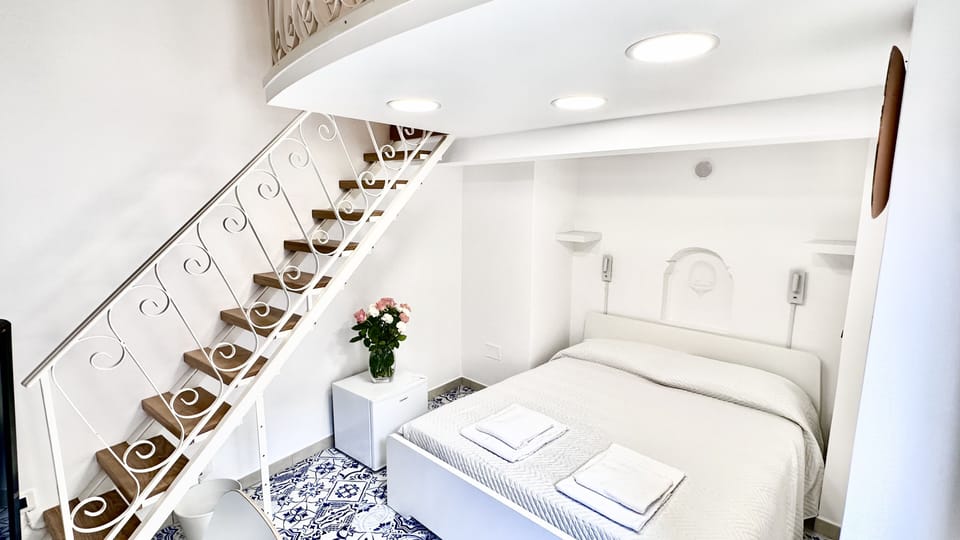 City Studio | Hypo-allergenic bedding, minibar, desk, laptop workspace