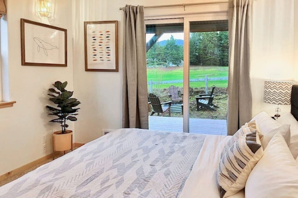 Guest Bedroom - King Bed