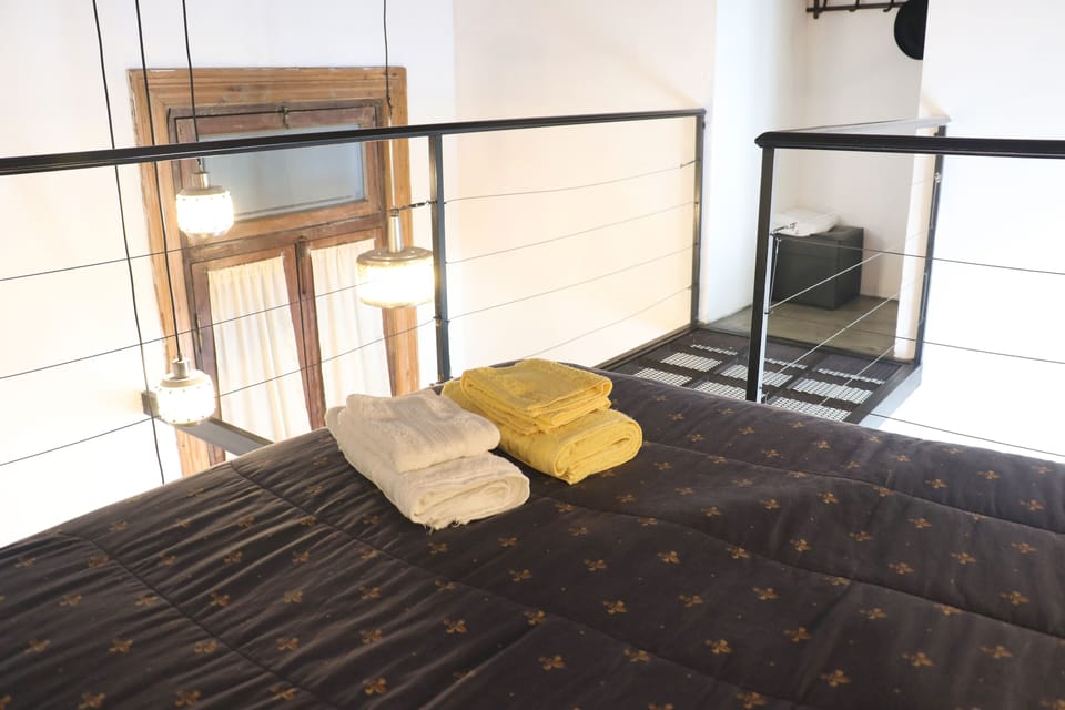 Design Double Room | Free WiFi, bed sheets