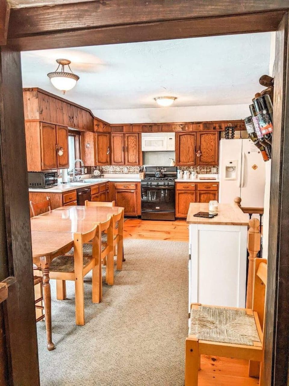 Spacious open kitchen and wooden dining table, perfect for gatherings with plenty of seating
