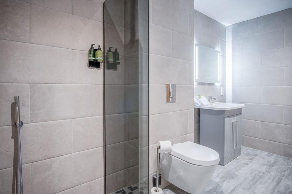 Suite 3 - Sleeping Giant Hotel - Pen Y Cae Inn (4507)