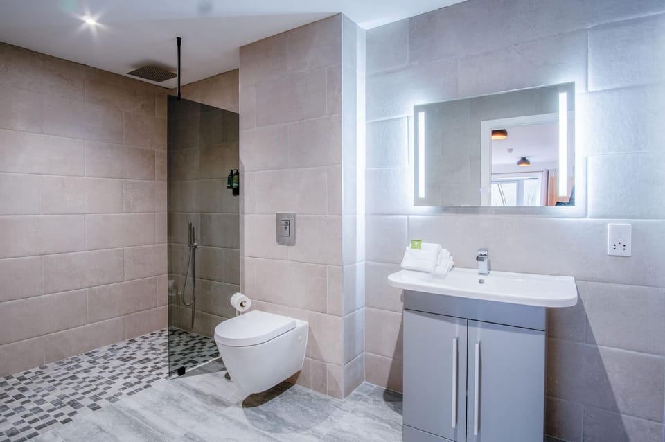 Suite 3 - Sleeping Giant Hotel - Pen Y Cae Inn (4505)