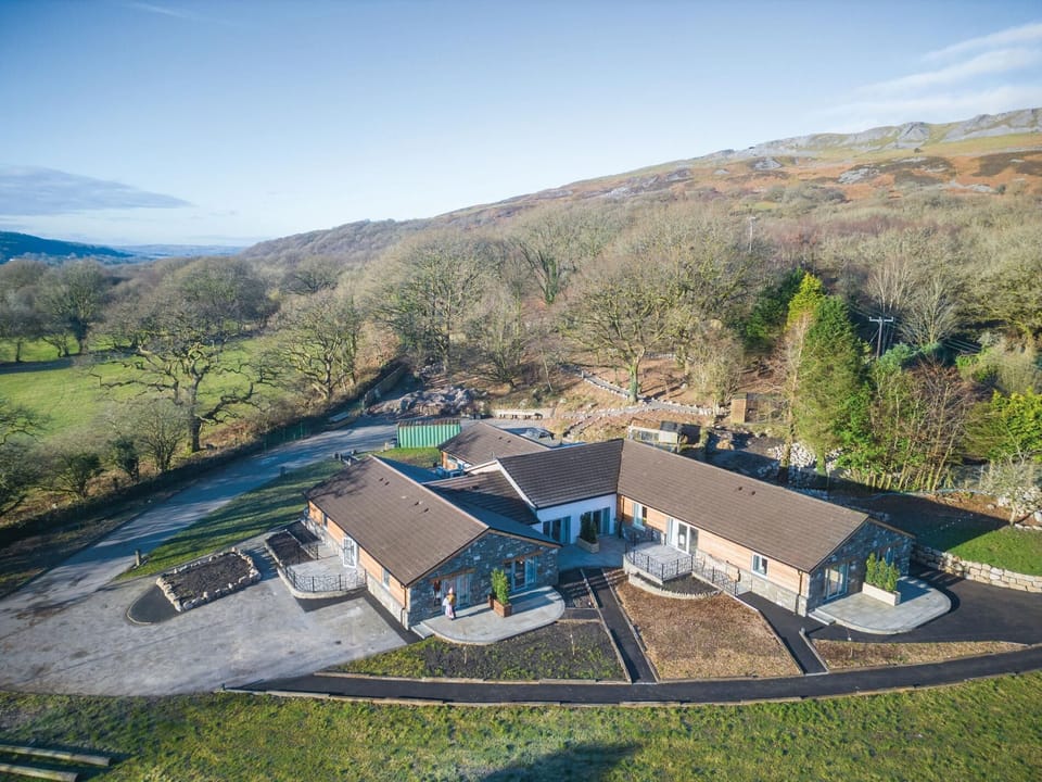 Suite 2 - Sleeping Giant Hotel - Pen Y Cae Inn (4544)