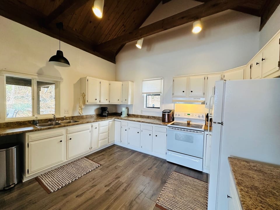 Full Kitchen with Vaulted Ceilings, Double Sink and Full Range w/ Vent.