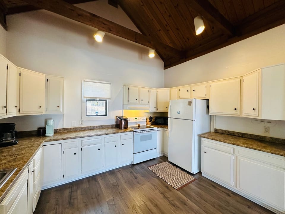 Fully Stocked Kitchen with Full Size Refrigerator & Freezer