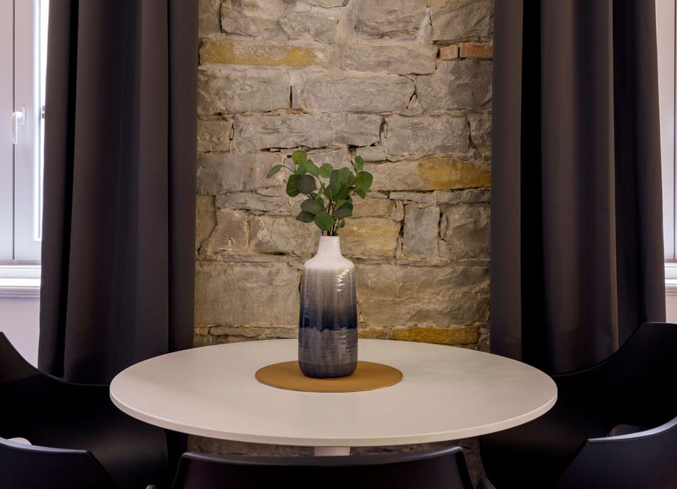 Comfort Room | In-room dining
