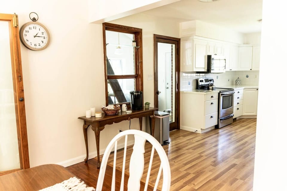 Eating area adjacent to kitchen