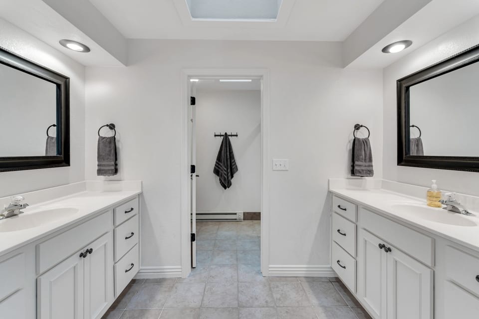 2 vanities in the master bath allow lots of room to get ready for your day
