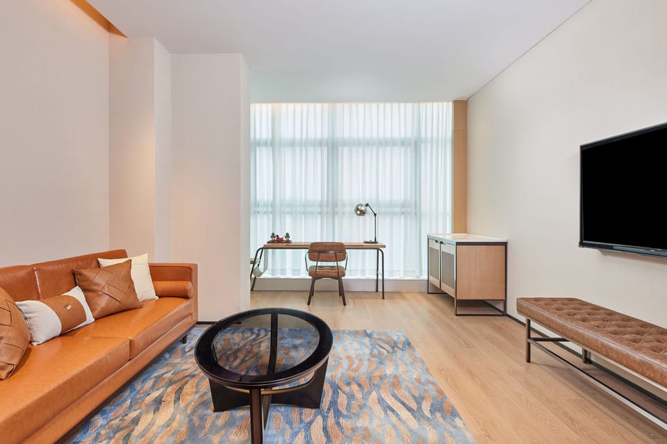 Premier Suite, 1 Bedroom, City View | Iron/ironing board