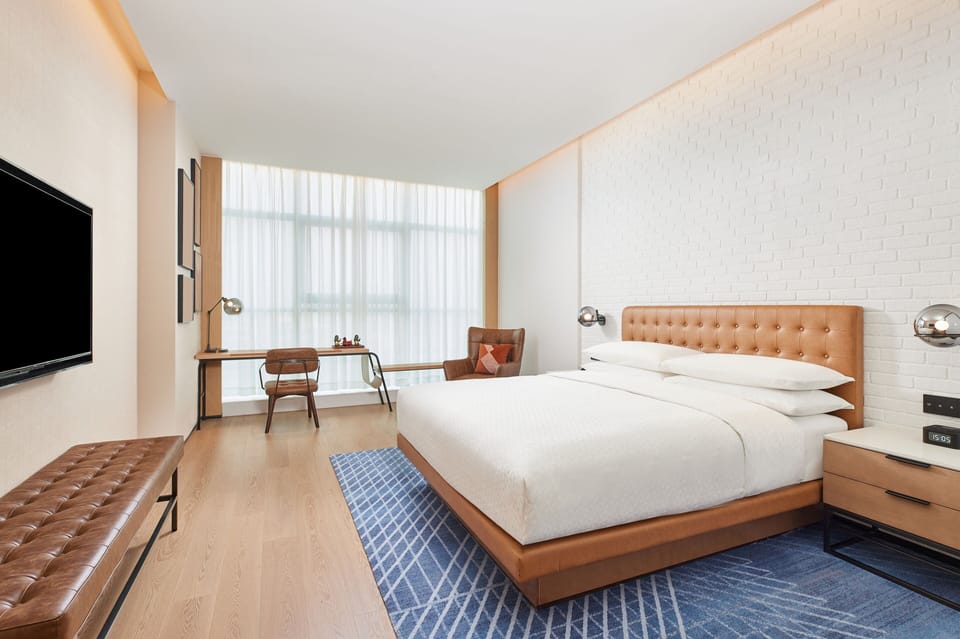 Superior Room, 1 King Bed, City View | Iron/ironing board
