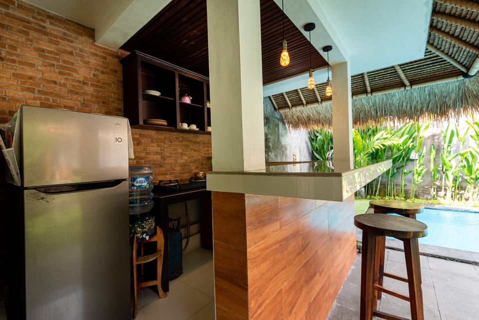 Deluxe Villa | Private kitchen | Stovetop, electric kettle, toaster, griddle