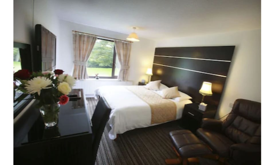 Deluxe Single Room | Premium bedding, Tempur-Pedic beds, desk, laptop workspace