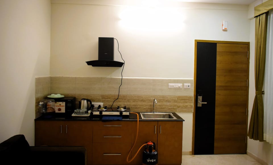 Studio | Living area | Flat-screen TV