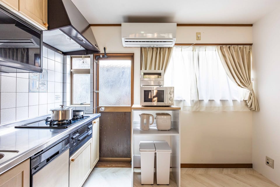 Deluxe House | Private kitchen | Full-size fridge, microwave, stovetop, electric kettle