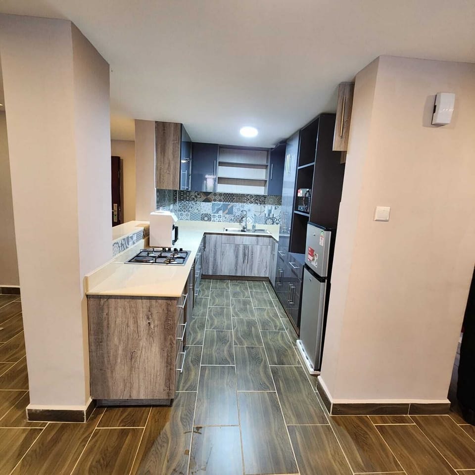 Family Apartment | Private kitchen | Fridge, microwave, cookware/dishes/utensils