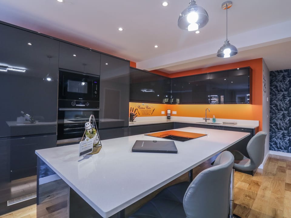 Dishwasher, electric kettle, toaster, cookware/dishes/utensils