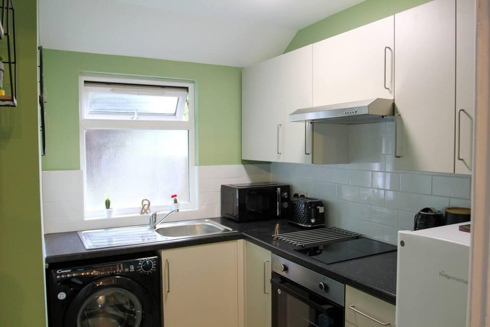 Studio | Private kitchen | Fridge, microwave, oven, stovetop