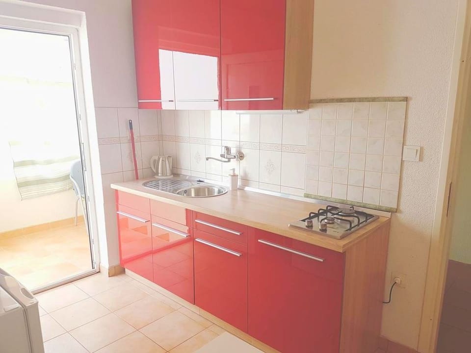 Apartment, 1 Bedroom, Balcony, Garden View | Private kitchen