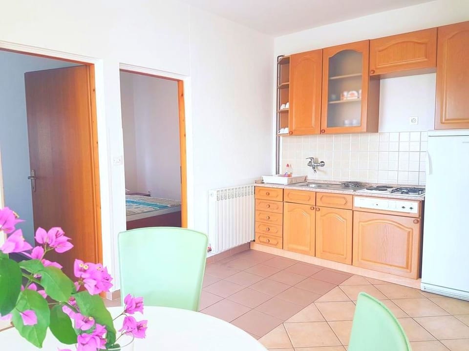 Apartment, 1 Bedroom, Balcony, Garden View | Private kitchen