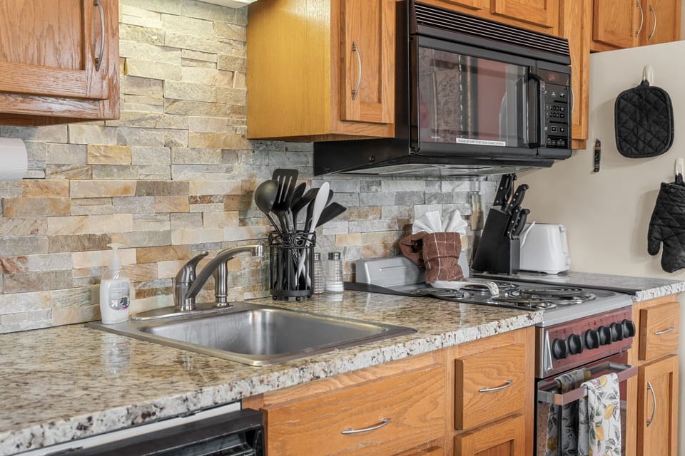 Condo, 2 Bedrooms | Private kitchen | Coffee/tea maker, fridge, oven, toaster