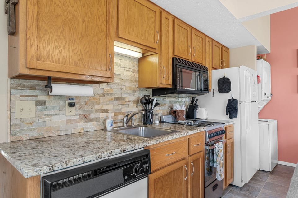 Condo, 2 Bedrooms | Private kitchen | Coffee/tea maker, fridge, oven, toaster