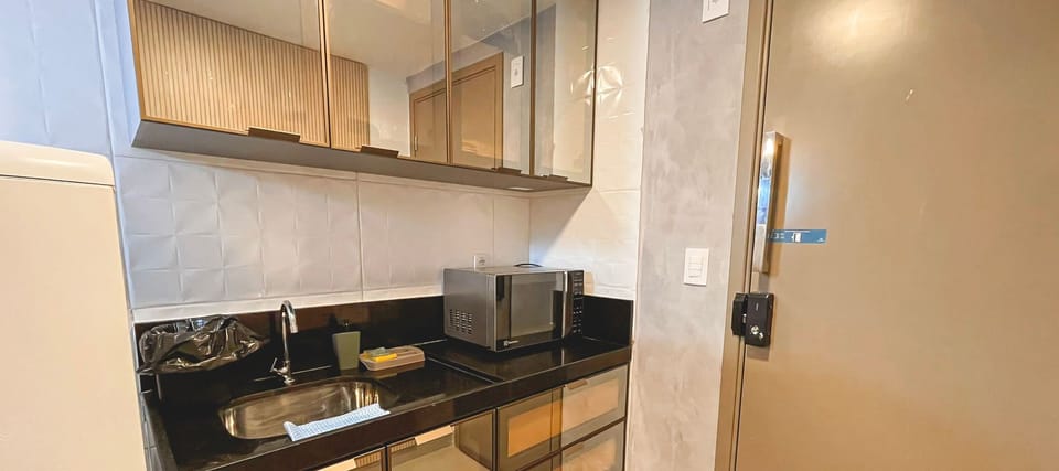 Basic Apartment | Private kitchen | Fridge, microwave, cookware/dishes/utensils