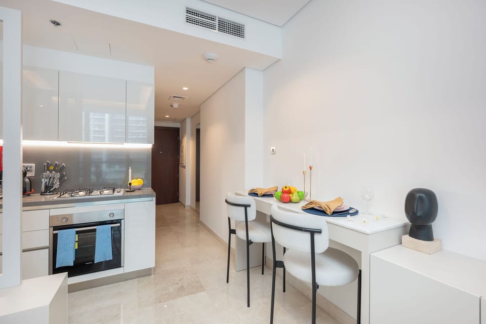 Elite Villa | Private kitchen | Full-size fridge, microwave, oven, stovetop