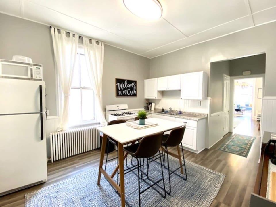 Additional seating or island for cooking in the kitchen.
