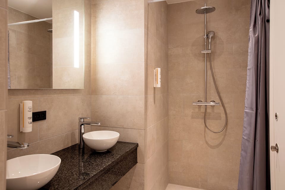 Suite | Bathroom shower