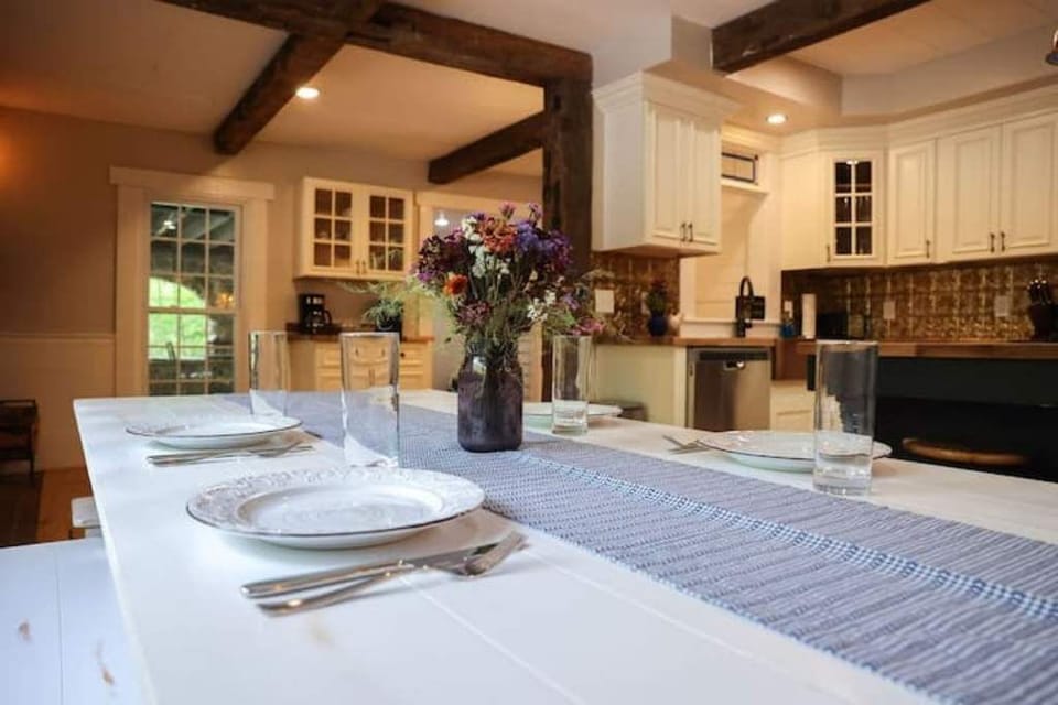 Farmhouse Style Kitchen with all the Modern Amenities
