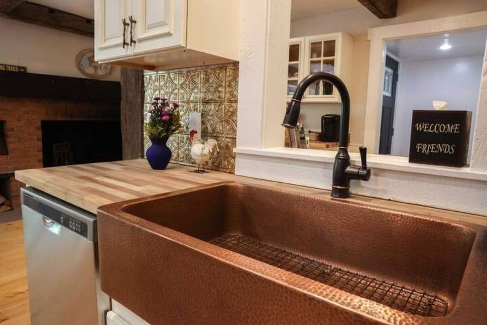 Farmhouse Style Kitchen with all the Modern Amenities