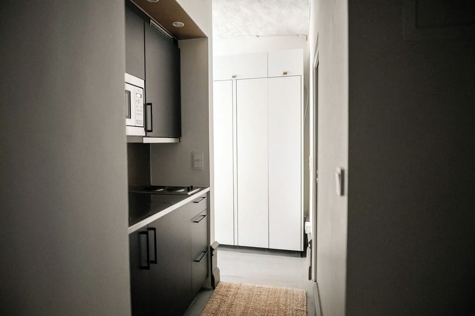 Single Studio | Private kitchen | Microwave, coffee/tea maker, electric kettle