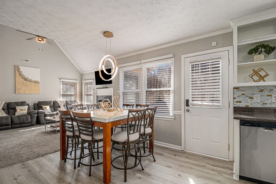 Kitchen eating area