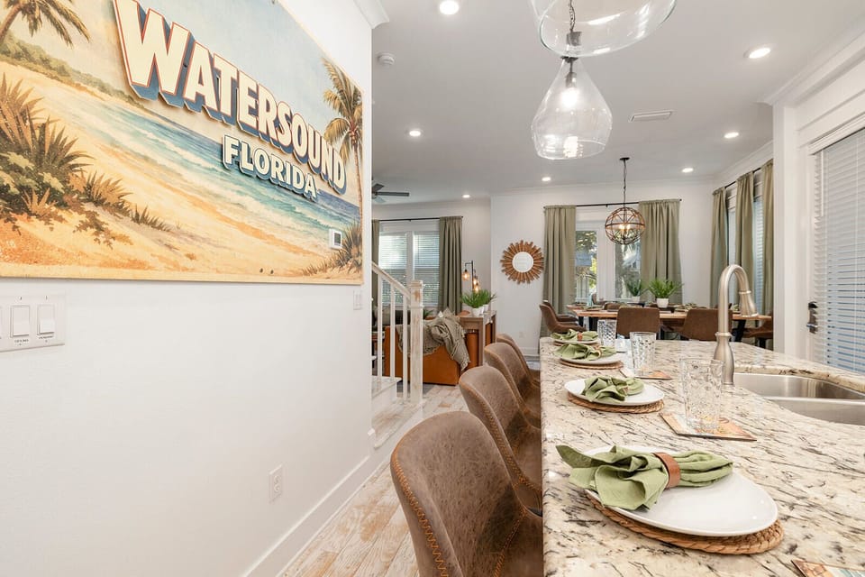 Seats up to 4, making it the perfect little spot for a quick bite.