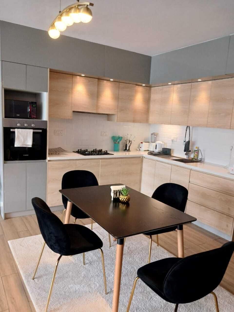 Classic Apartment | Private kitchen | Fridge, microwave, cookware/dishes/utensils