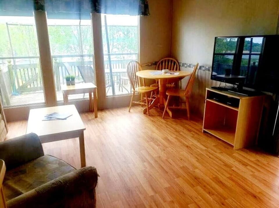 Spacious Living area - Overlooking West Lake and Sandbanks