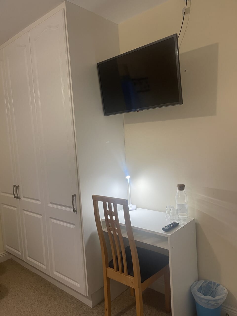 Standard Twin Room with a Shared Bathroom | WiFi (free), bed sheets