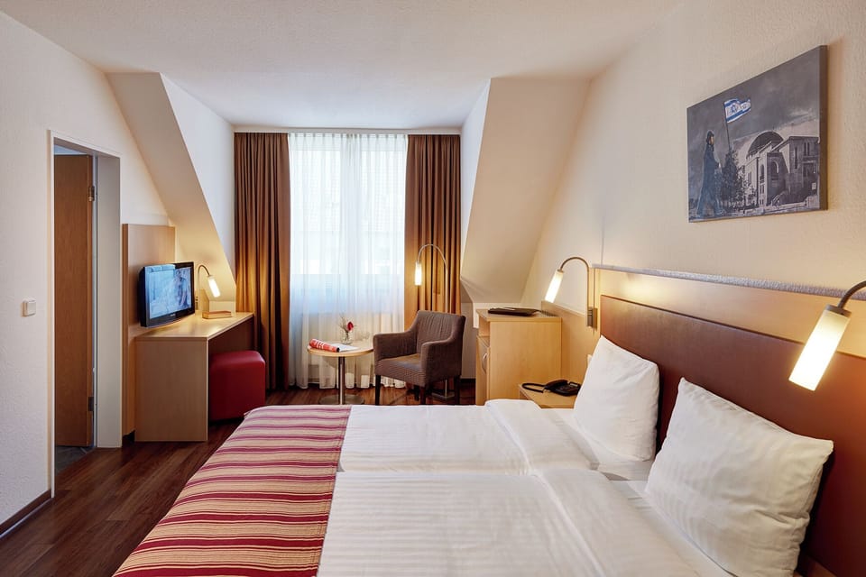 Standard Room, 1 Double Bed (Converts to 2 Twin Beds) | In-room safe, desk, WiFi, bed sheets