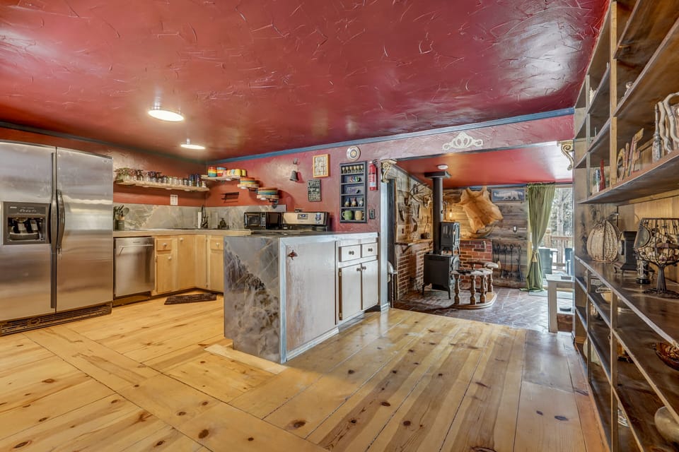 House | Private kitchen | Fridge, microwave, oven, cookware/dishes/utensils