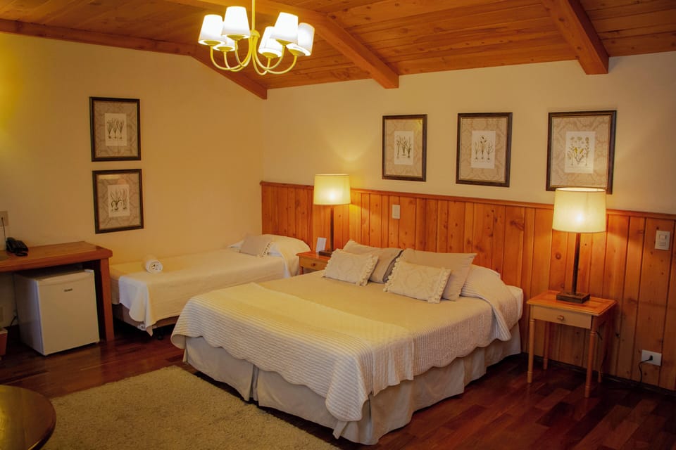 Premium Room | 1 bedroom, minibar, in-room safe, desk