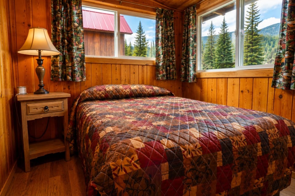 Bedroom20Cabin20facing20the20river