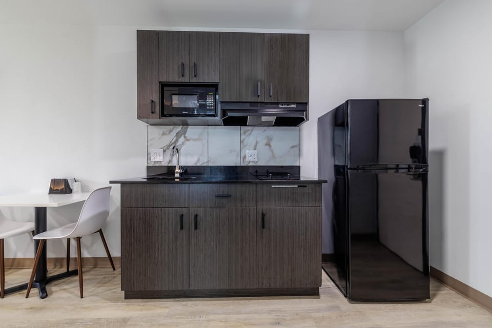 Full-size fridge, microwave, stovetop, coffee/tea maker