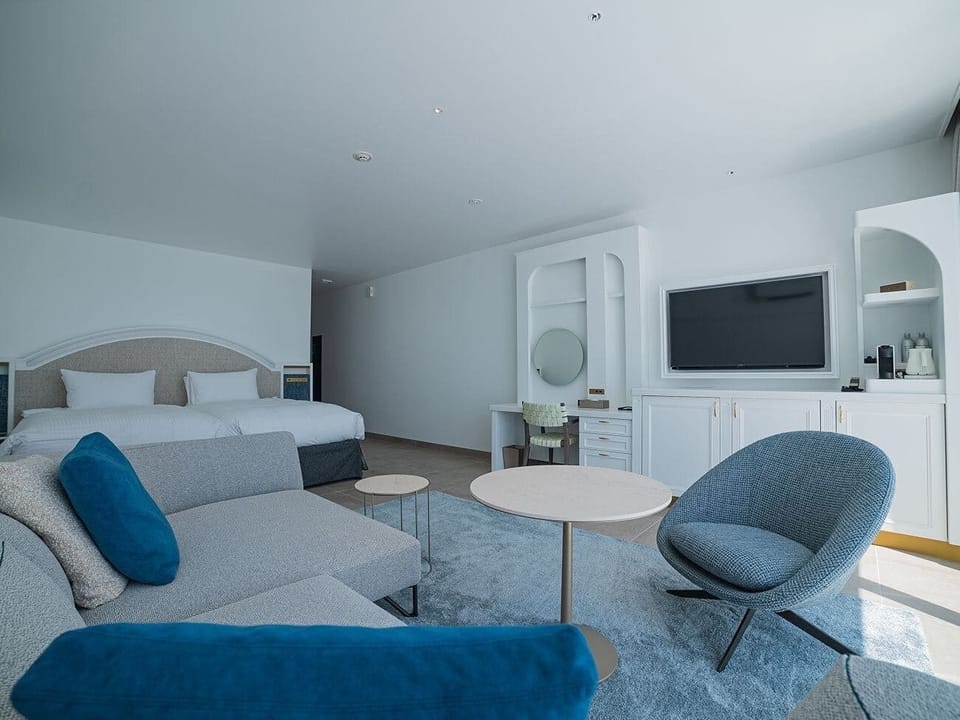 Premium bedding, desk, WiFi (free), individually furnished
