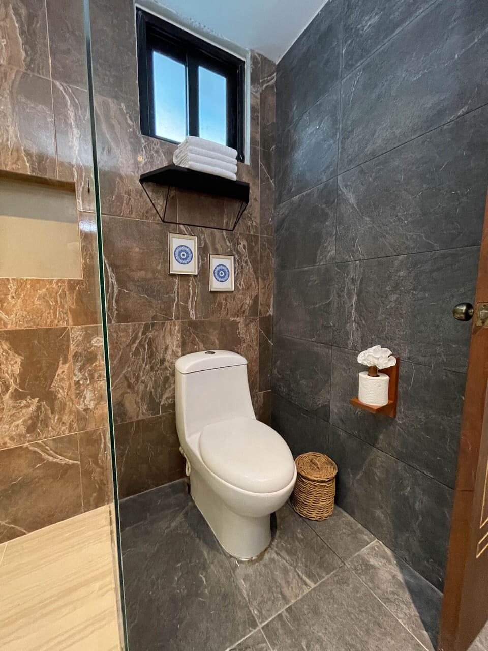Luxury Room, Sea View | Bathroom | Shower, towels, soap, shampoo