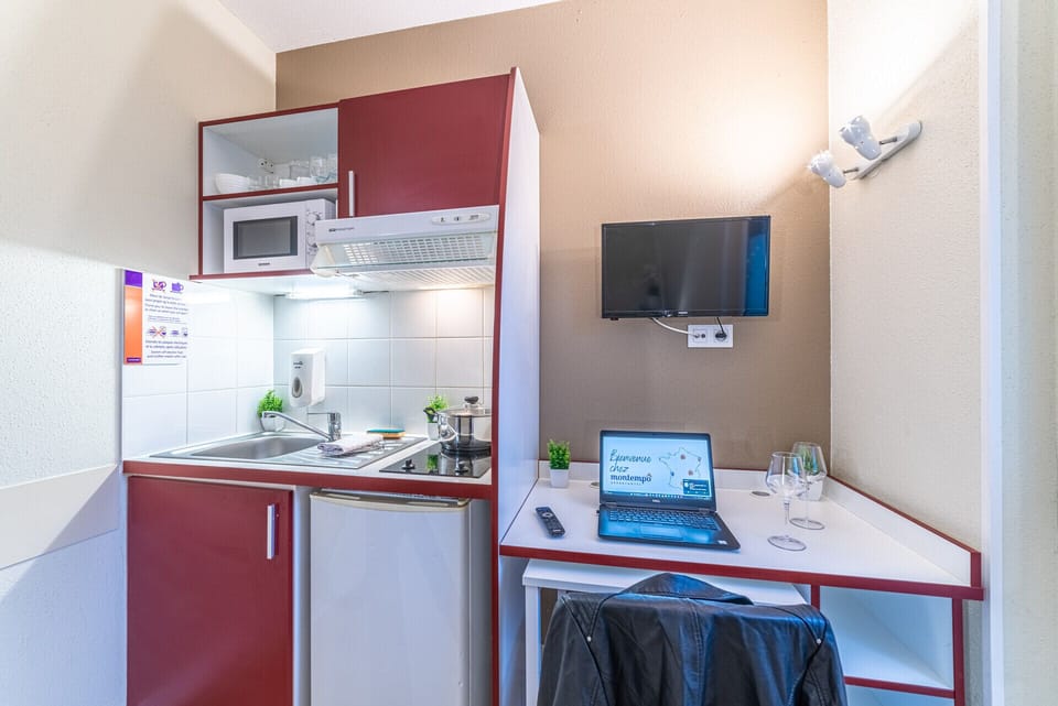 Desk, free WiFi, bed sheets